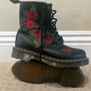 DR MARTINS 1460 VONDA FLORAL LEATHER LACE UP
BOOTS